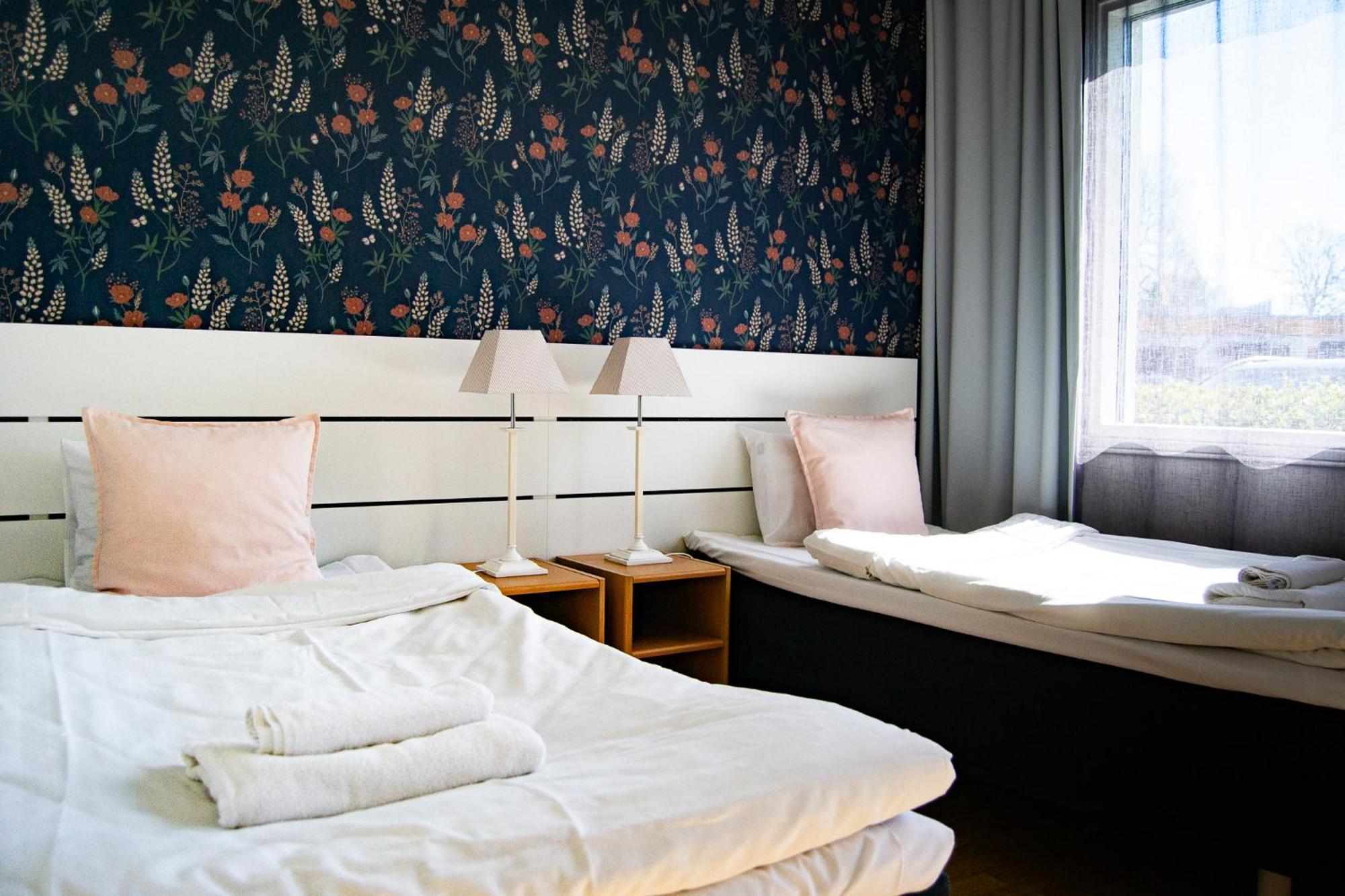 Hotel Sea Front Raseborg Bagian luar foto